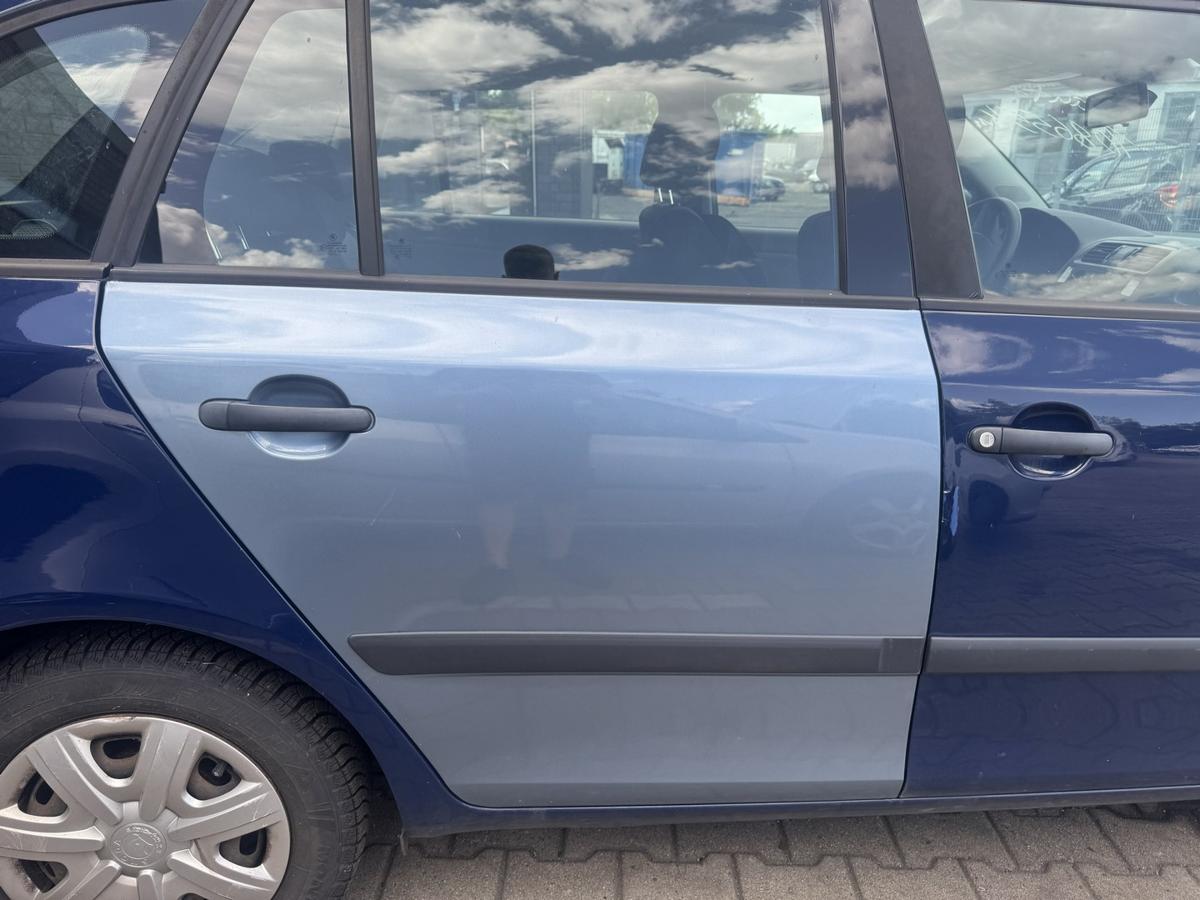 Skoda Fabia 2 5J original T&uuml;r hinten rechts Kombi manueller Fensterheber Hellblau met. Rohbau Bj.2010